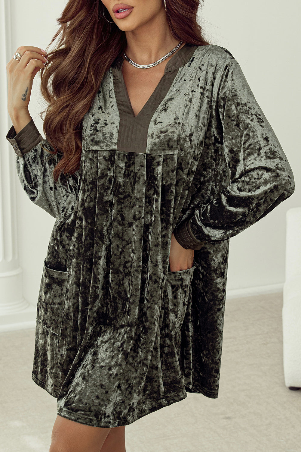 Mistletoe Crush Velvet V-Neck Pocket Dress – Evergreen