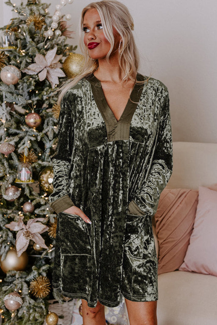 Mistletoe Crush Velvet V-Neck Pocket Dress – Evergreen