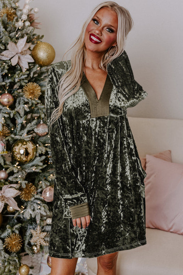 Mistletoe Crush Velvet V-Neck Pocket Dress – Evergreen