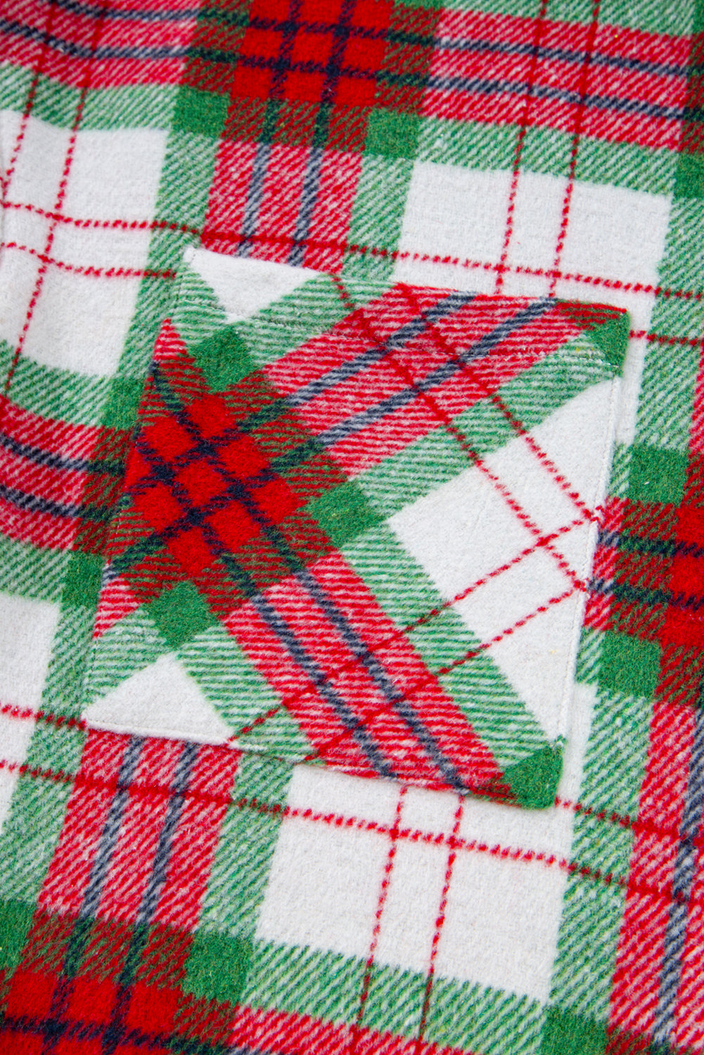 🎄 Luke & Estelle “Holly Jolly Flannel” – Cozy Christmas Chic ❤️💚