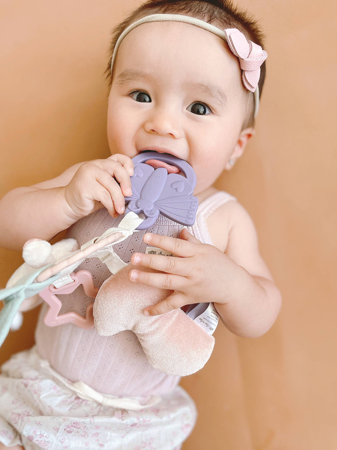 Itzy Ritzy - Bitzy Busy Ring™ Teething Activity Toy: Farm